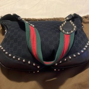 Authentic Monogram Gucci handbag no scratches barely used Dust bag included